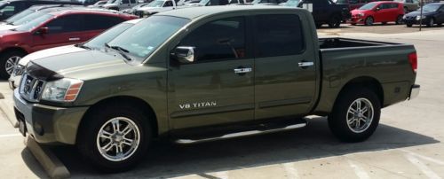 **** 2005 nissan titan se 4 door crew cab ****