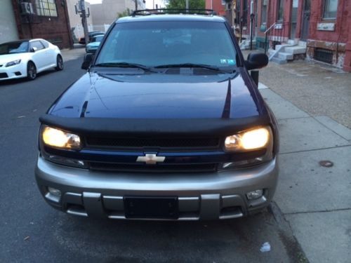 2002 chevrolet trailblazer ltz fully loaded. needs trans.. great engine.