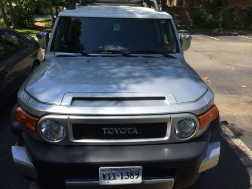 Toyota fj cruiser 2007 - 61,200 miles - great conditions - title clean