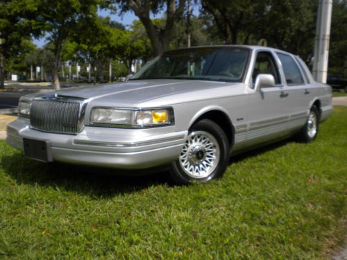 Lincoln town car signature edition year 97&#039;
