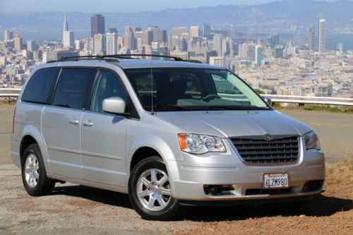 2008 chrysler town and country, van, family, road trip, space, cargo, leg room