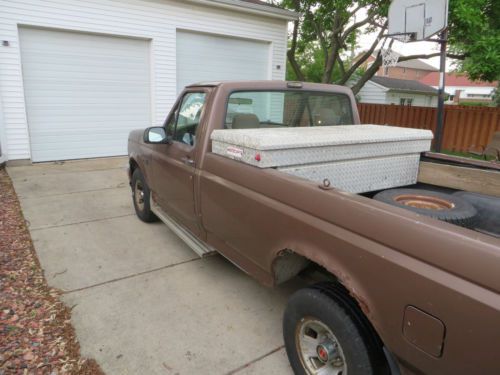 1992 Ford F-150 Custom Standard Cab Pickup 2-Door 4.9L Auto Trans. 133" WB, image 3