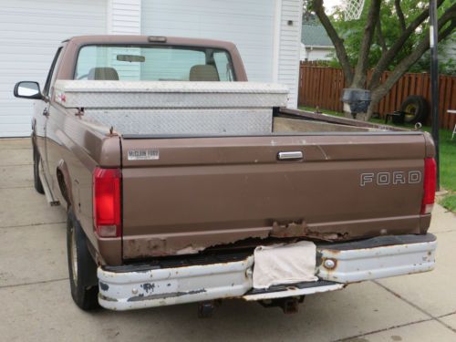 1992 Ford F-150 Custom Standard Cab Pickup 2-Door 4.9L Auto Trans. 133" WB, image 4