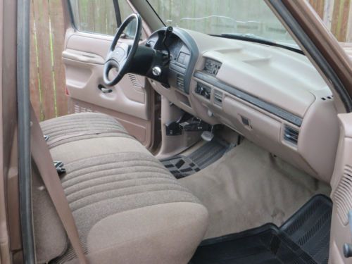 1992 Ford F-150 Custom Standard Cab Pickup 2-Door 4.9L Auto Trans. 133" WB, image 11