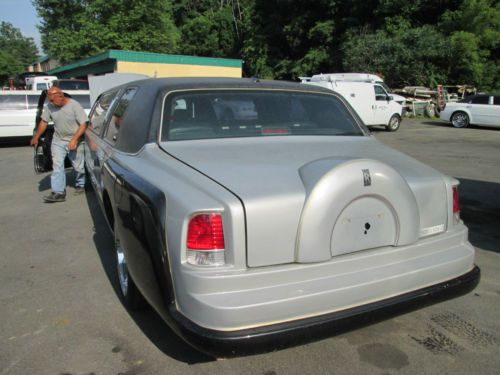1995 Lincoln Town Car Executive Limousine 4-Door 4.6L, image 2