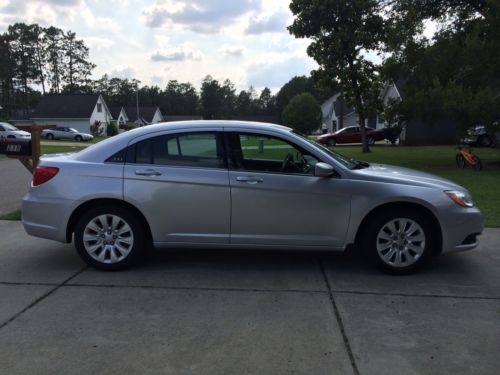 2011 chrysler 200 lx sedan 4-door 2.4l