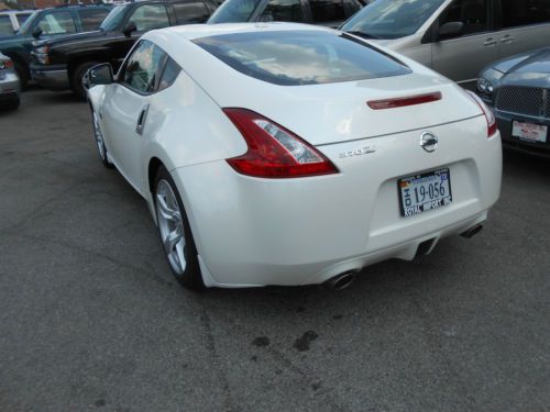 2010 nissan 370z pearl white 6 speed