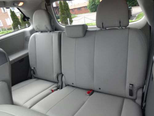 2011 toyota sienna limited