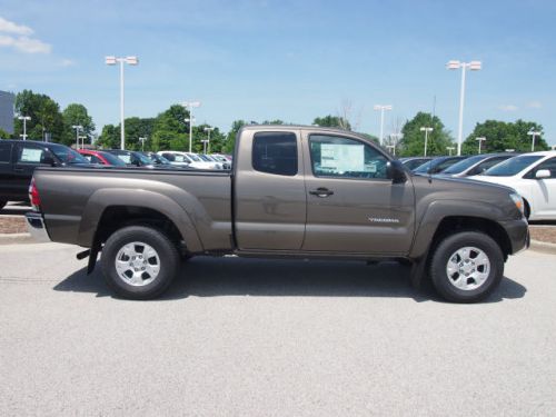 2014 toyota tacoma base