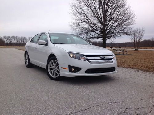 2012 ford fusion sel only 13k miles, pearl white paint, back-up camera, hot!!!!!