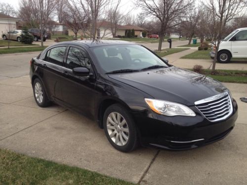 2011 Chrysler 200 Touring Sedan 4-Door 2.4L, image 2
