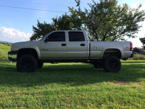 2004 chevrolet silverado 2500 hd lt crew cab pickup 4-door 6.6l turbo diesel