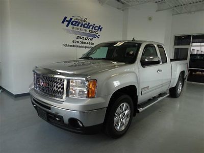 4wd ext cab 143.5&#034; sle low miles 2 dr truck automatic 8 cyl pure silver metallic