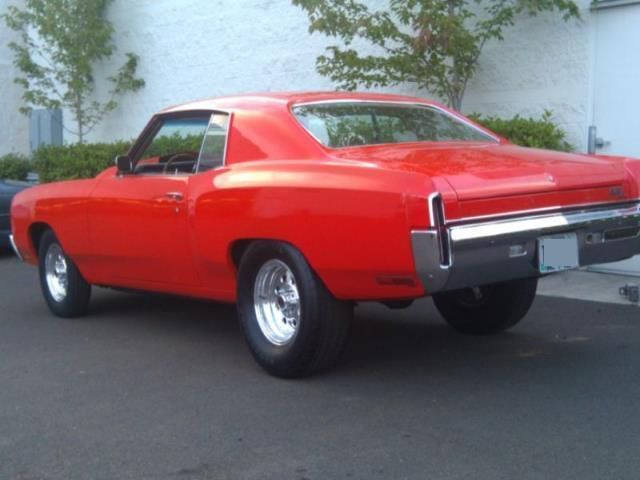 Chevrolet monte carlo 2 door coupe