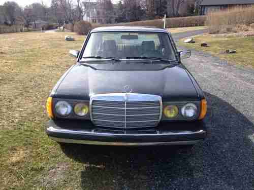 1985 Mercedes Benz 300D 125,000 Miles, image 3