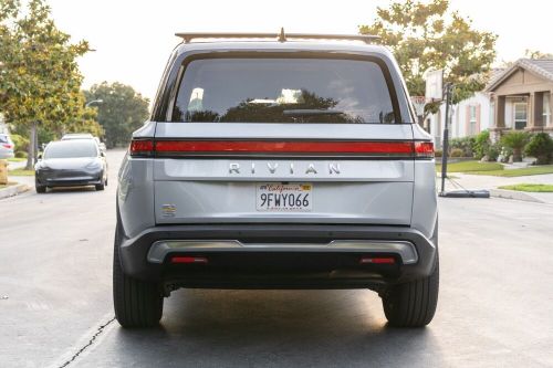2023 rivian r1s adventure