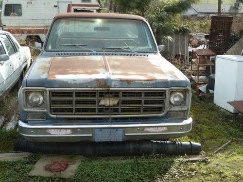 1977 chevorlet pickup truck with 350 engine