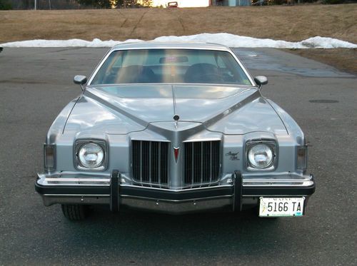 1975 pontiac grand prix, sterling silver metallic,excellent condition