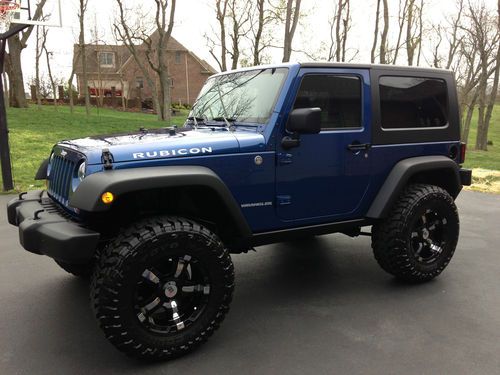 2010 jeep wrangler rubicon **extremely clean** with only 12,271 miles!!!!