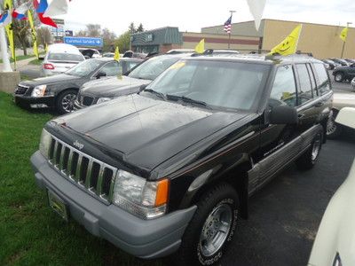 4x4, grand cherokee laredo low miles, clean!!!