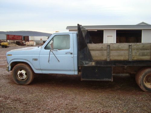 Lqqk!..........1985 ford f-350 stake truck.......no reserve!..lqqk!