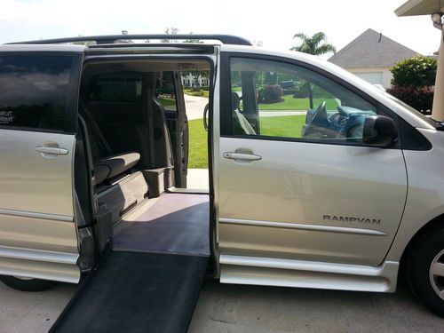 2005 toyota sienna le mini passenger van 5-door rampvan w/ powered wheelchair