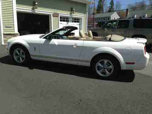 2007 Ford Mustang Base Convertible 2-Door 4.0L Low Mileage - <28,000 miles, image 3