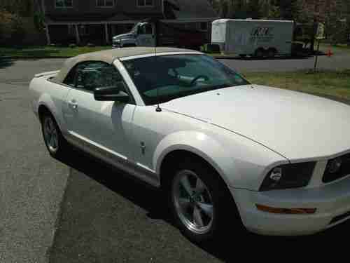 2007 Ford Mustang Base Convertible 2-Door 4.0L Low Mileage - <28,000 miles, image 4
