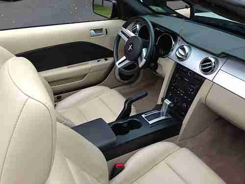 2007 Ford Mustang Base Convertible 2-Door 4.0L Low Mileage - <28,000 miles, image 7