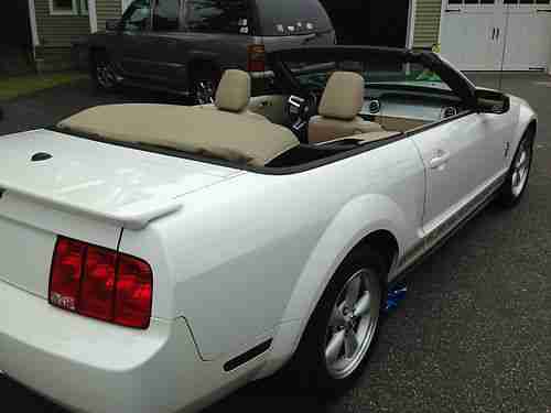 2007 Ford Mustang Base Convertible 2-Door 4.0L Low Mileage - <28,000 miles, image 10