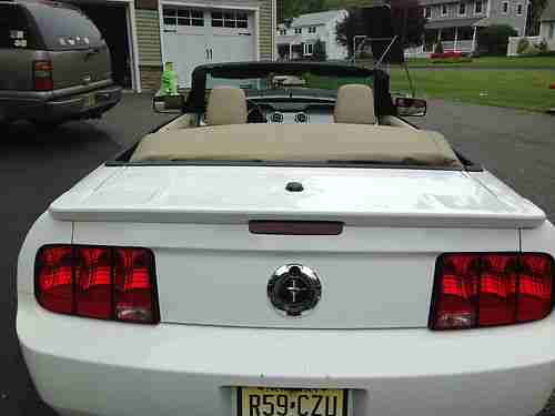 2007 Ford Mustang Base Convertible 2-Door 4.0L Low Mileage - <28,000 miles, image 11