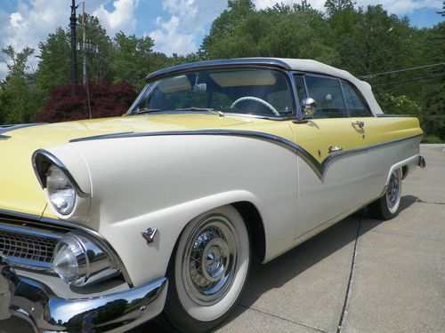1955 FORD SUNLINER CONVERTIBLE Beautifully Restored Classic!!!, image 2