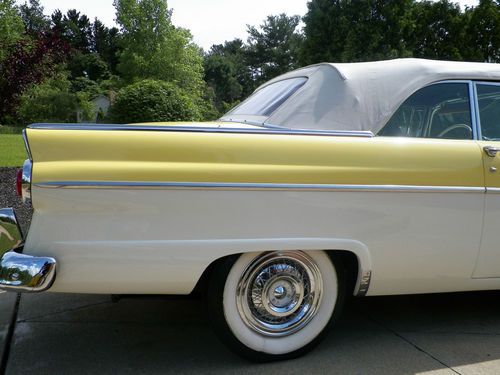 1955 FORD SUNLINER CONVERTIBLE Beautifully Restored Classic!!!, image 9