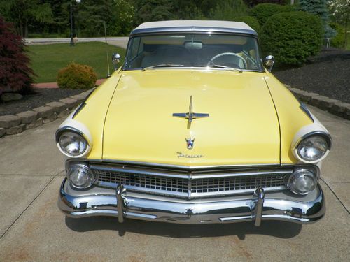 1955 FORD SUNLINER CONVERTIBLE Beautifully Restored Classic!!!, image 15