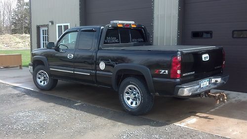 Truck, 4 wheeldrive, black, extended cab, 4x4, v8,