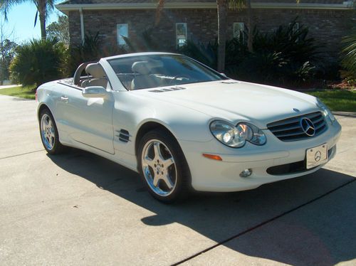 Beautiful 2005 mercedes-benz sl500 base convertible 2-door 5.0l