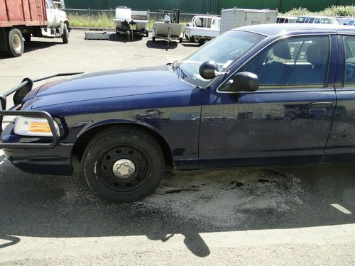 2008 Ford Crown Victoria Police Interceptor - Retired Police Vehicle, image 3