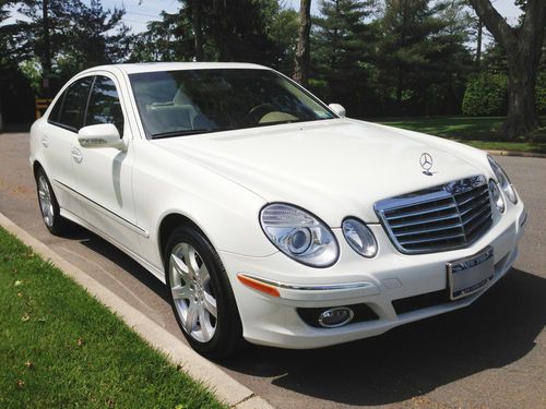 Near mint 2007 mercedes-benz e350 sedan white 4-door 3.5l under 19k miles!