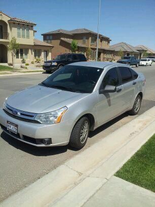 2010 ford focus se sedan 4-door 2.0l