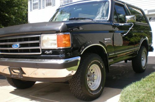 1990 ford bronco  xlt 5.8 black and beautiful!!! very clean l@@k