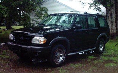 2000 ford explorer xls, all wheel drive, 4.0 v6, 4 door, excellent condition