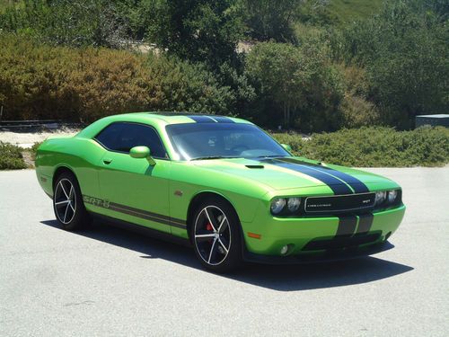 2011 dodge challenger srt8 coupe 2-door 6.4l