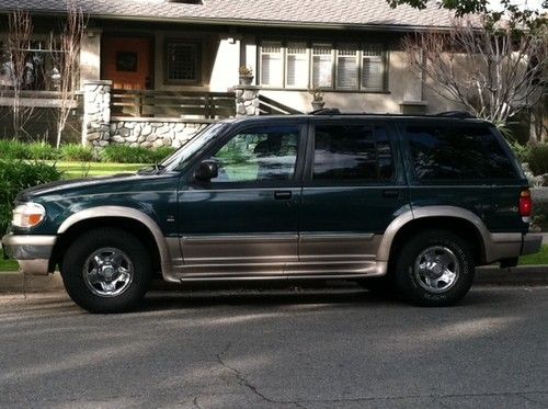 Ford explorer '97. new v-8  only 4000. miles on engine ! 4 wheel dr. leather int