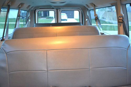 2004 WHITE FORD E350 SUPER DUTY XL 12 PASSENGER VAN, image 5