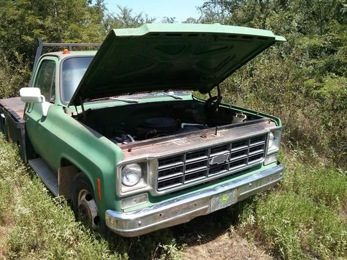 1978 chevy c30 1ton pickup with flate bed runs gooseneek