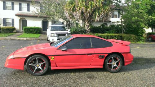 Red 1986 pontiac fiero gt coupe 2-door 2.8l mint condition inside and out