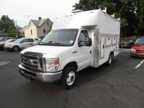 2008 ford e350 utility box truck/van 1 owner 33000 miles must see 5.4 liter