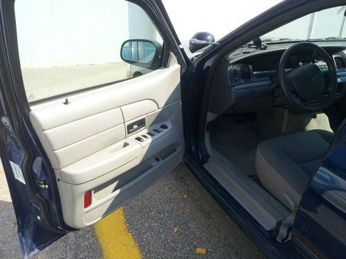 2011 Ford Crown Victoria Police Interceptor Sedan 4-Door 4.6L, image 11