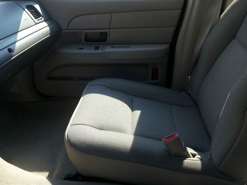 2011 Ford Crown Victoria Police Interceptor Sedan 4-Door 4.6L, image 13