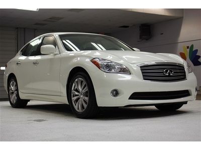 Navigation, sun roof, back up cam, satellite radio, leather, v6, heated seats